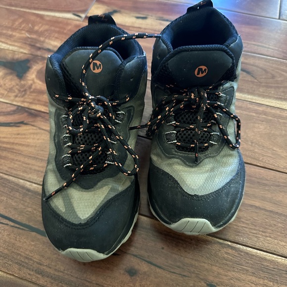 Merrell youth unisex size 2.5 wide hiking shoes lightly used - Picture 1 of 4